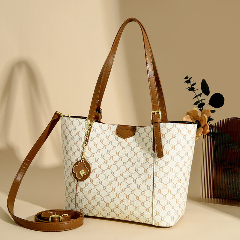 European and American Fashion Women's Handbag (Apricot)