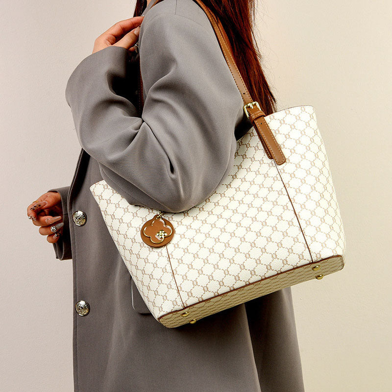 European and American Fashion Women's Handbag (Apricot)