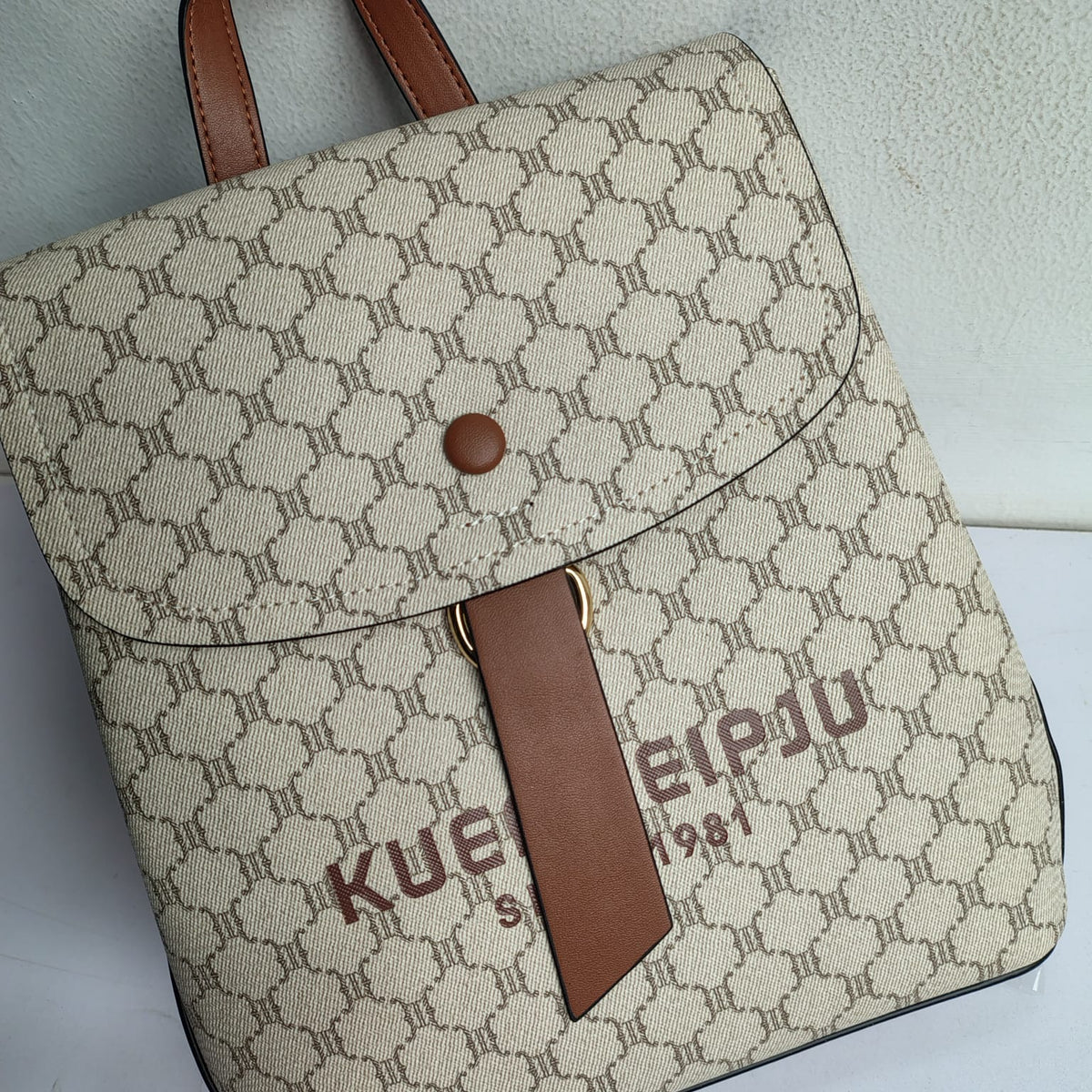 KUEFEIPJU Vintage Style Flap Leather Women's Backpack