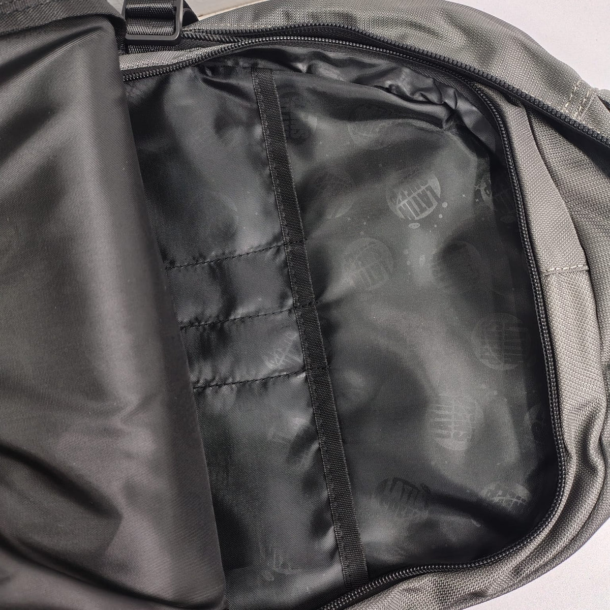 LATIN SHEEP Modern Casual Classic Backpack (Black)