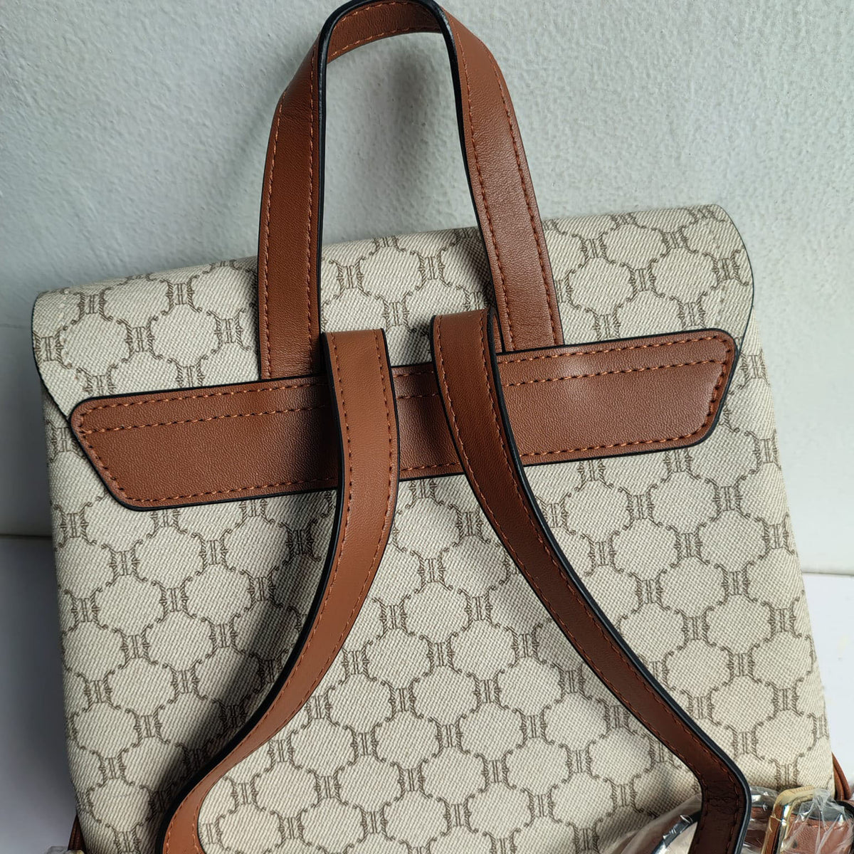 KUEFEIPJU Vintage Style Flap Leather Women's Backpack