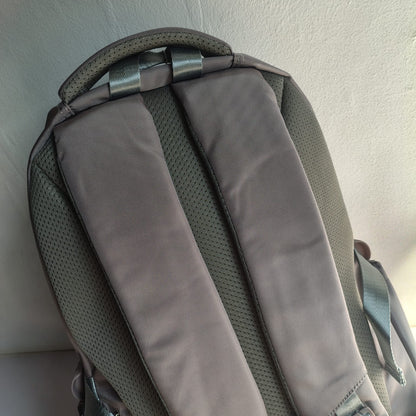 LATIN SHEEP Modern Multi-Layered Backpack (Grey)